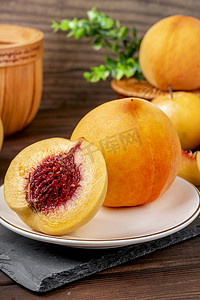 新鲜美味香甜水果黄桃摄影图配图