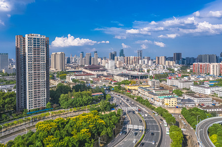 武汉城市建筑群晴天建筑群武昌火车站航拍摄影图配图