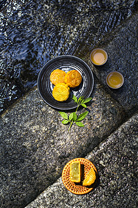 美食中秋节中秋月饼餐饮美食创意摄影图配图