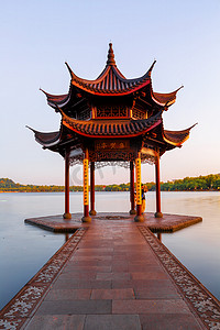 浙江的江郎山摄影照片_秋天白昼集贤亭景区内移动摄影图配图