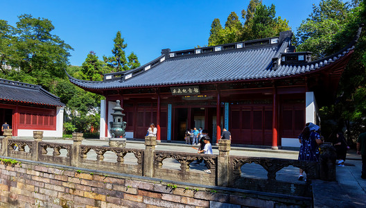 秋天旅游天明岳飞纪念馆景区内摇动摄影图配图