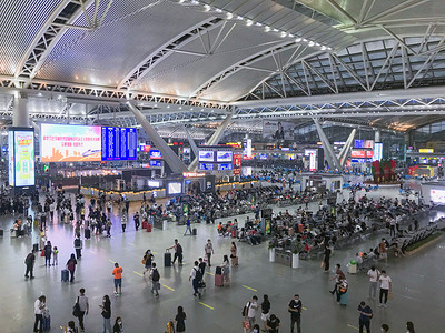 广州南站人群大堂等候摄影图配图