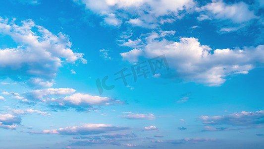 汽车大气背景素材摄影照片_天空蓝天背景