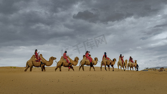 沙漠驼队下午沙漠秋季素材摄影图配图
