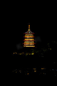 浙江的江郎山摄影照片_秋天旅游天黑雷峰塔景区内移动摄影图配图