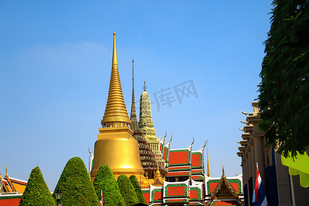 泰国皇宫摄影照片_泰国晌午皇宫泰国建筑宫殿摄影图配图