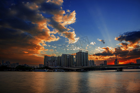 广州珠江江湾大桥日落耶稣光摄影图配图