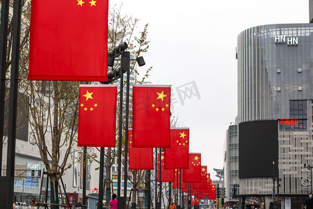湖南长沙国庆节国旗五星红旗城市摄影图配图