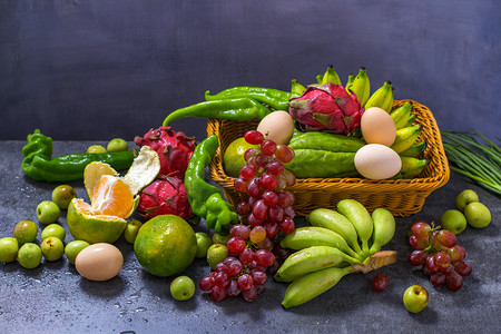 绿色食品摄影照片_维生素C棚拍蔬菜水果绿色食品一组水果摄影图配图