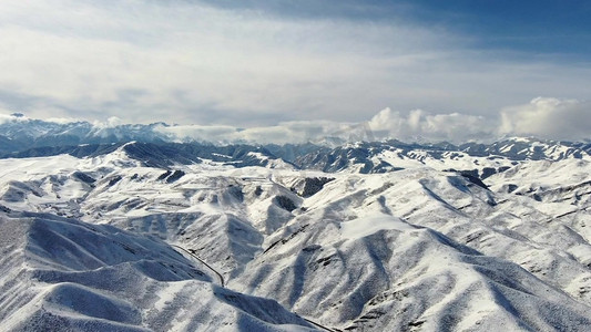雪景风光摄影照片_新疆雪山风景