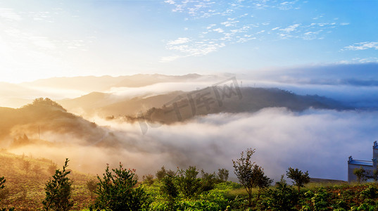 摄影照片_秋季旅游黎明山峰山区摇动摄影图配图