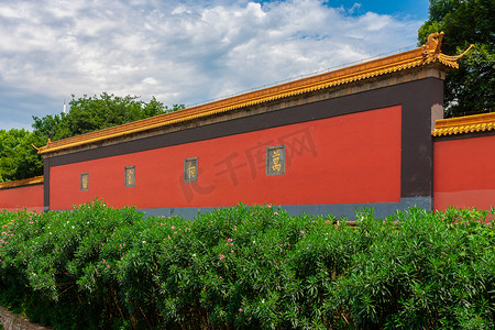 南京朝天宫高大的红色宫墙摄影图配图