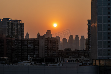 武汉城市建筑夕阳建筑武胜路俯拍摄影图配图