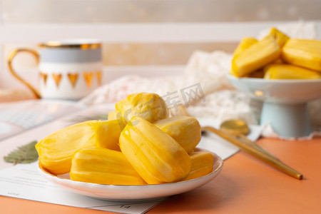 美食白色菠萝蜜室内食物摄影图配图