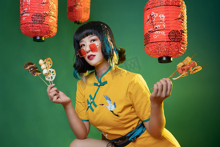 中国风人物摄影照片_国潮复兴白天旗袍美女室内举着串串摄影图配图