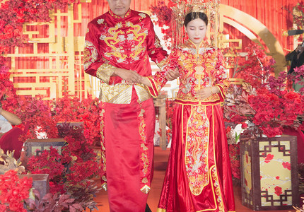 新娘中式美女秀禾嫁娶摄影图配图