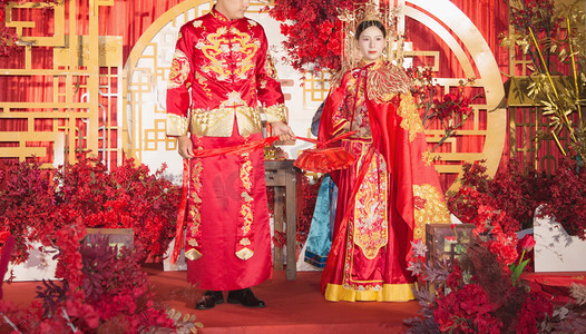 新娘结婚婚礼秀禾拜堂中式摄影图配图