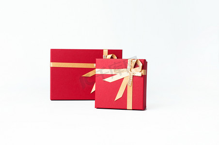 产品实物产品实物摄影照片_电礼物盒电商产品纯底实物红色礼物盒摄影图配图