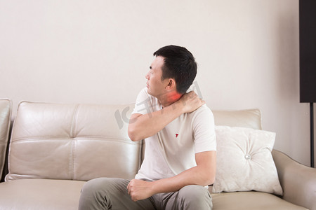 脊椎男性疼痛生病人物摄影图配图
