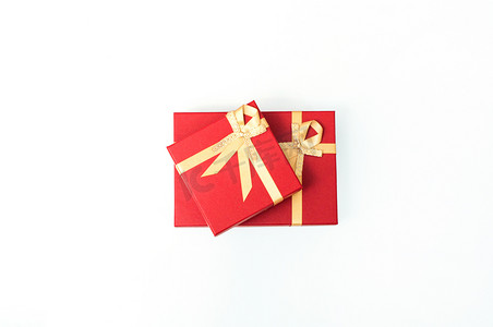 礼物盒电商产品纯底实物小商品红色礼物盒摄影图配图