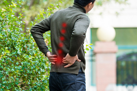 腰疼摄影照片_腰疼人物男性背痛疼痛摄影图配图