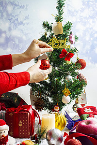 装饰圣诞树圣诞节圣诞球室内挂摄影图配图