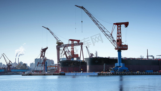 大型摄影照片_大型工程船坞造船制造