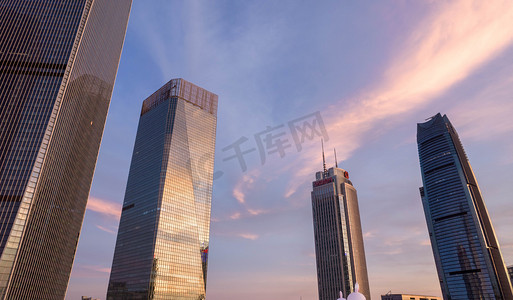 东莞晚霞经贸中心高楼大厦商务写字楼摄影图配图