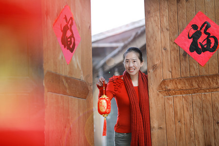 春节人像红灯笼过年过春节特色节日摄影图配图