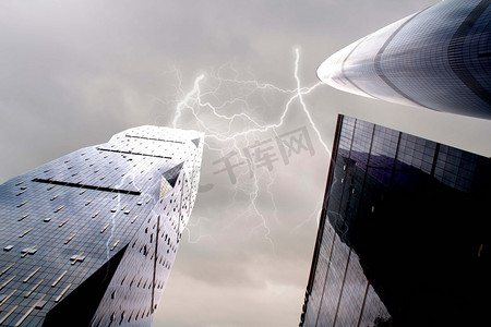 雷电背景图摄影照片_雷电天气下的城市建筑摄影图