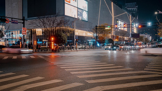 繁华城市夜景车水马龙人流