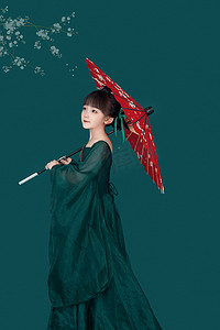 油纸伞放肩上的古装女孩摄影图配图