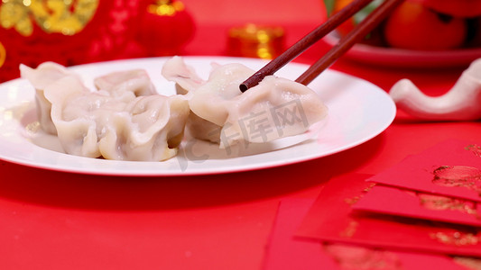 春节习俗大年初三摄影照片_年夜饭吃饺子