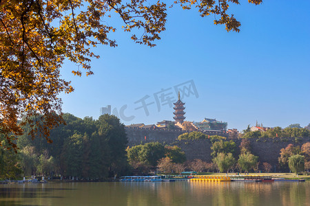 南京玄武湖古鸡鸣寺摄影图配图