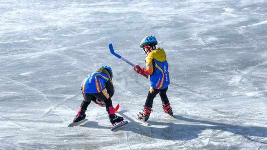 双人冰球上午人物冬季素材摄影图配图