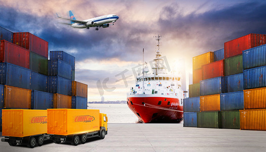 大货车摄影照片_物流运输运输集装箱合成合成摄影图配图