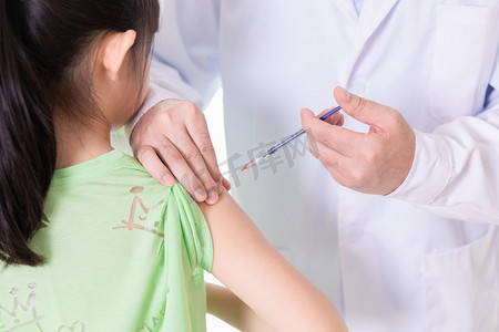儿童手抄报摄影照片_疫苗接种儿童疫苗打针医疗保健医护摄影图配图