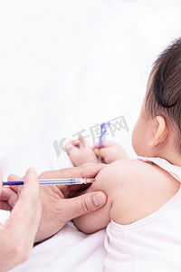 儿童预防针摄影照片_儿童疫苗疫苗接种医疗保健医疗打针摄影图配图
