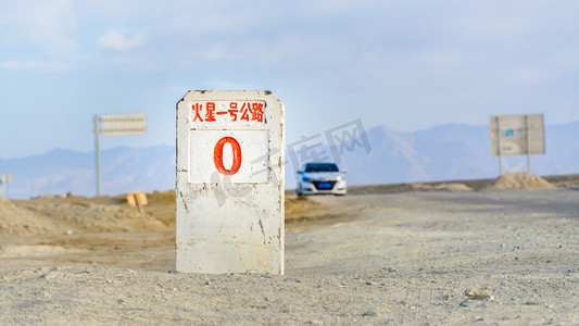 青甘旅行自驾风光网红火星公路摄影图配图