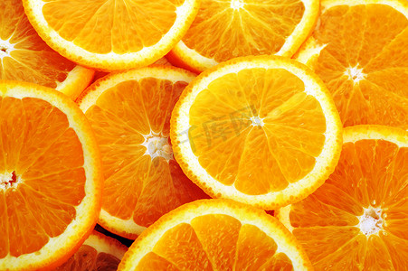 背景所作的多汁的橙子