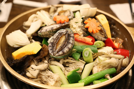 鲍鱼火锅被称为贵族的蘑菇，浦海