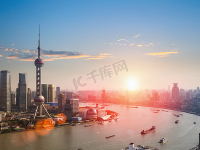 写字楼风景摄影照片_上海外滩的一个美丽的黄昏