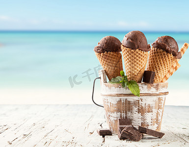 白色冰淇淋球摄影照片_冰淇淋