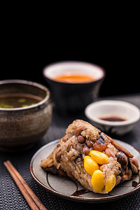 黄茶的粽子或亚洲中国糯米水饺