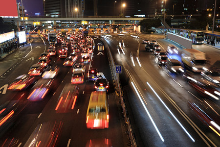 在晚上在香港的交通堵塞