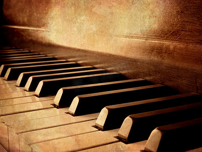 棕褐色的钢琴键