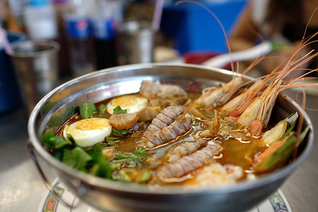 火锅菜单摄影照片_冬阴功 (海鲜火锅)、 泰国的著名菜单，配以螳螂虾和其他海鲜