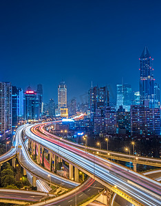 径摄影照片_上海空中视图立交桥晚上在中国.