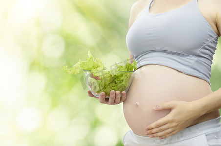 孕妇孕妇摄影照片_吃健康食品