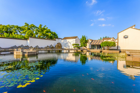 夏天城市摄影照片_苏州园林中国城市背景